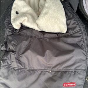 Skip Hop Black Puffer car seat cover